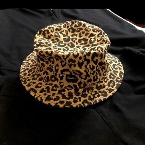 VANS Leopard Bucket Hat, Reversible
